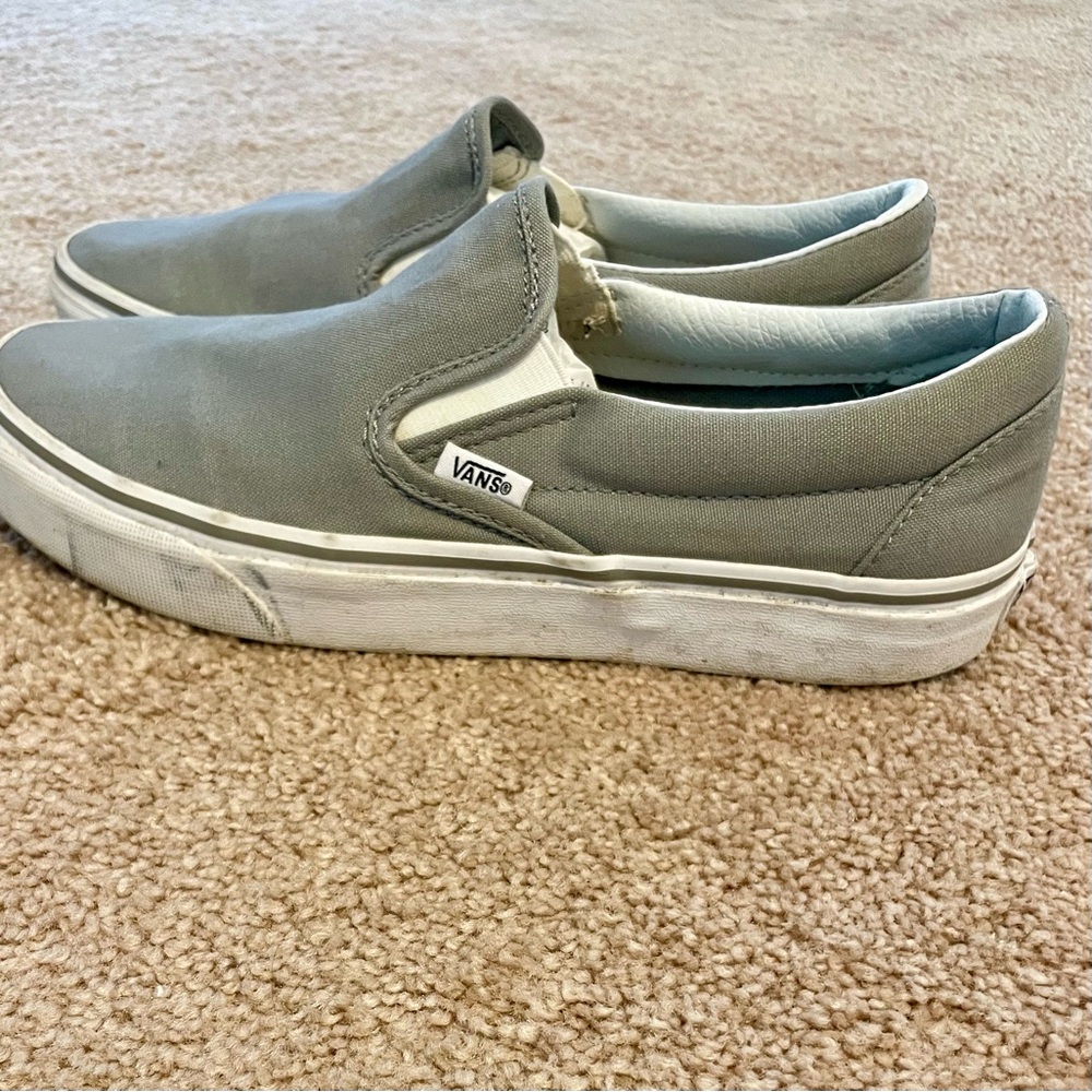 Women’s Vans in gray size 9.5 almost new!